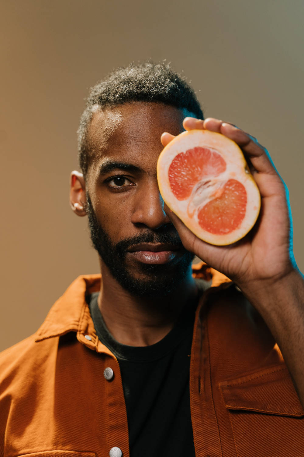 Person holding grape fruit